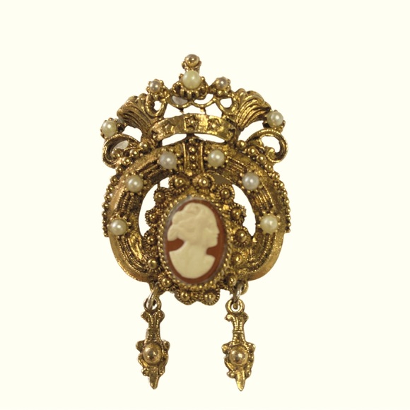 Jewelry - Vintage Cameo Queens Crown Brooch